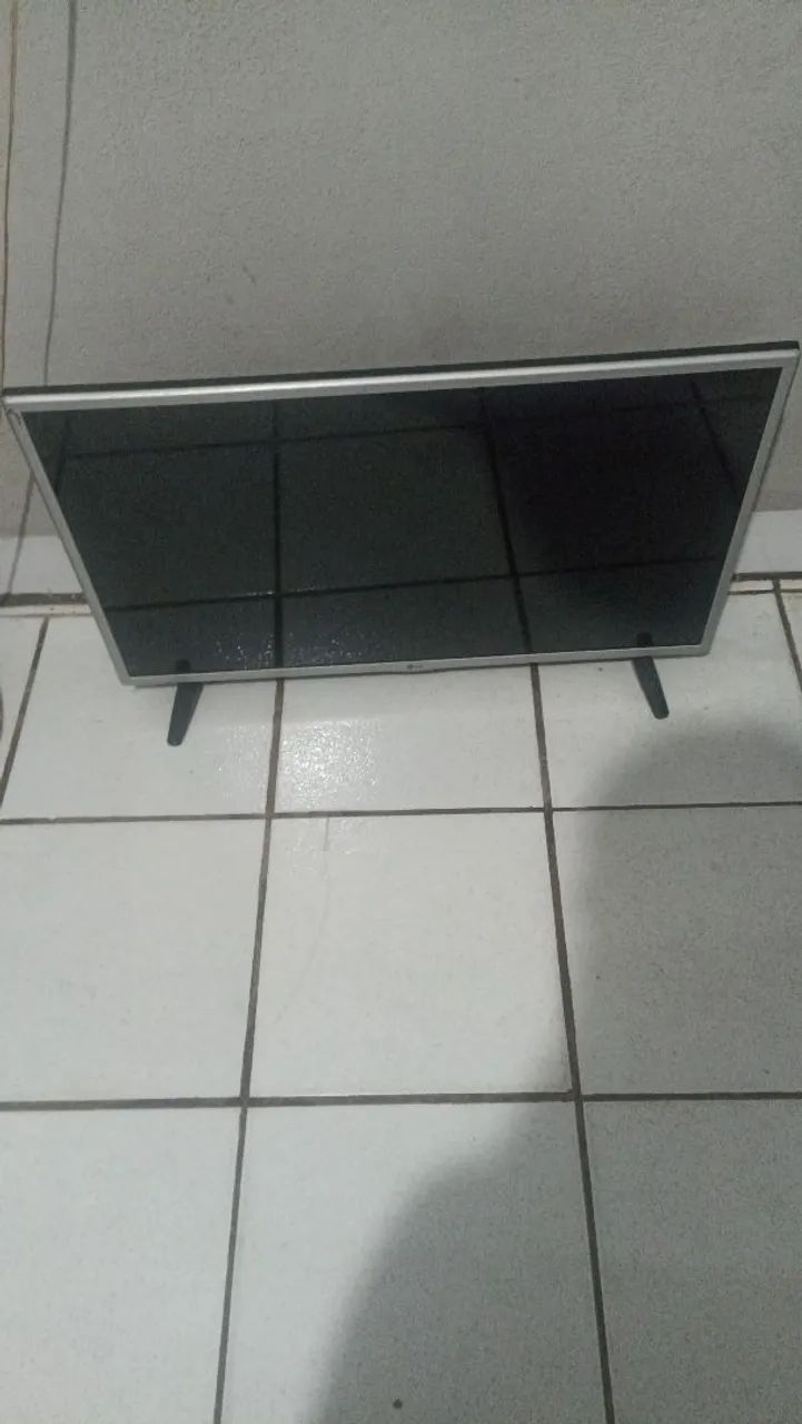 Vendo tv smart 32 polegadas TCL. Valor 750 reais