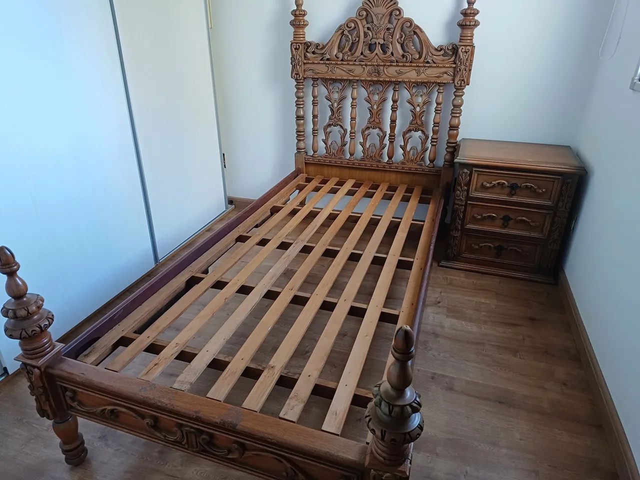 Cama de solteiro e criado mudo estilo colonial - Foto 4