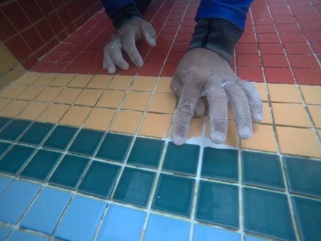 REPARO DE PISCINAS SEM ESVAZIAR - Foto 5
