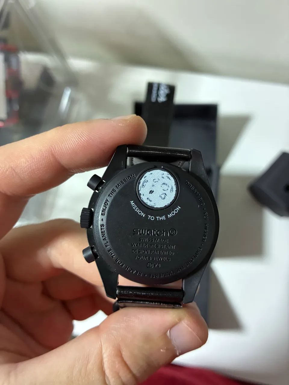 Relógio Swatch x Omega Bioceramic Moonswatch Mission Moonphase Snoopy Black - Foto 4