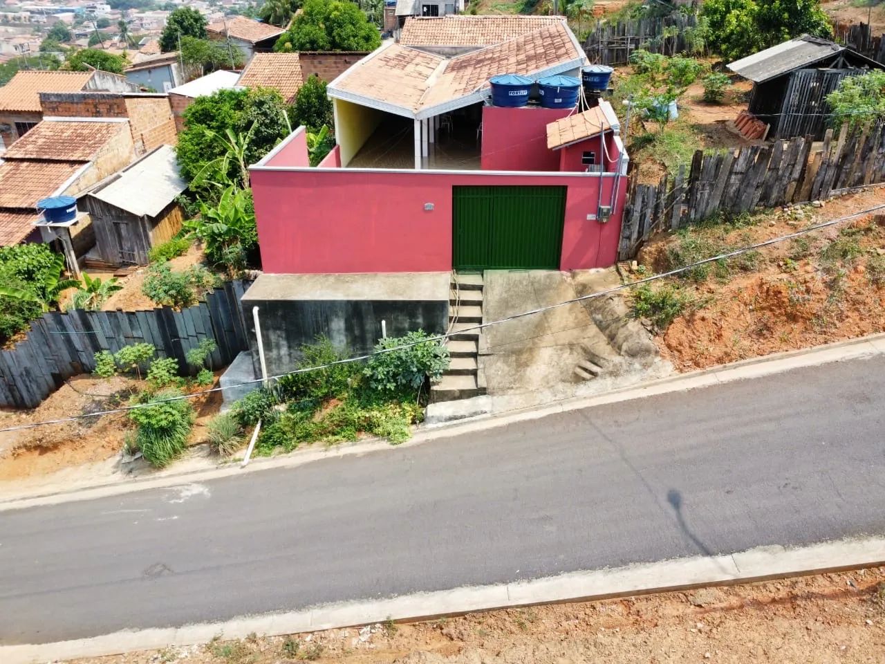 Casa e dois lotes laterais 