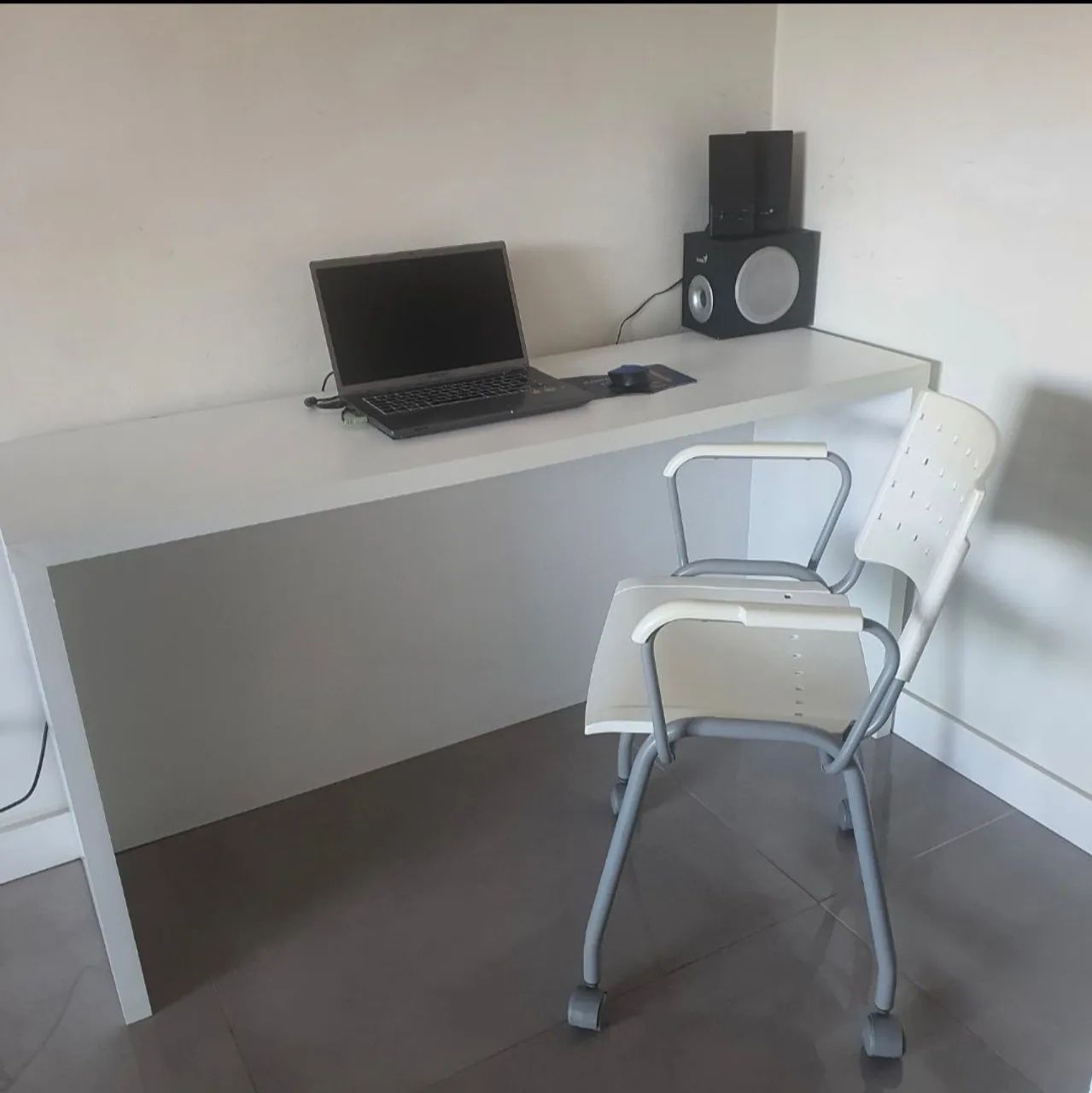 Bancada/mesa em madeira Branca