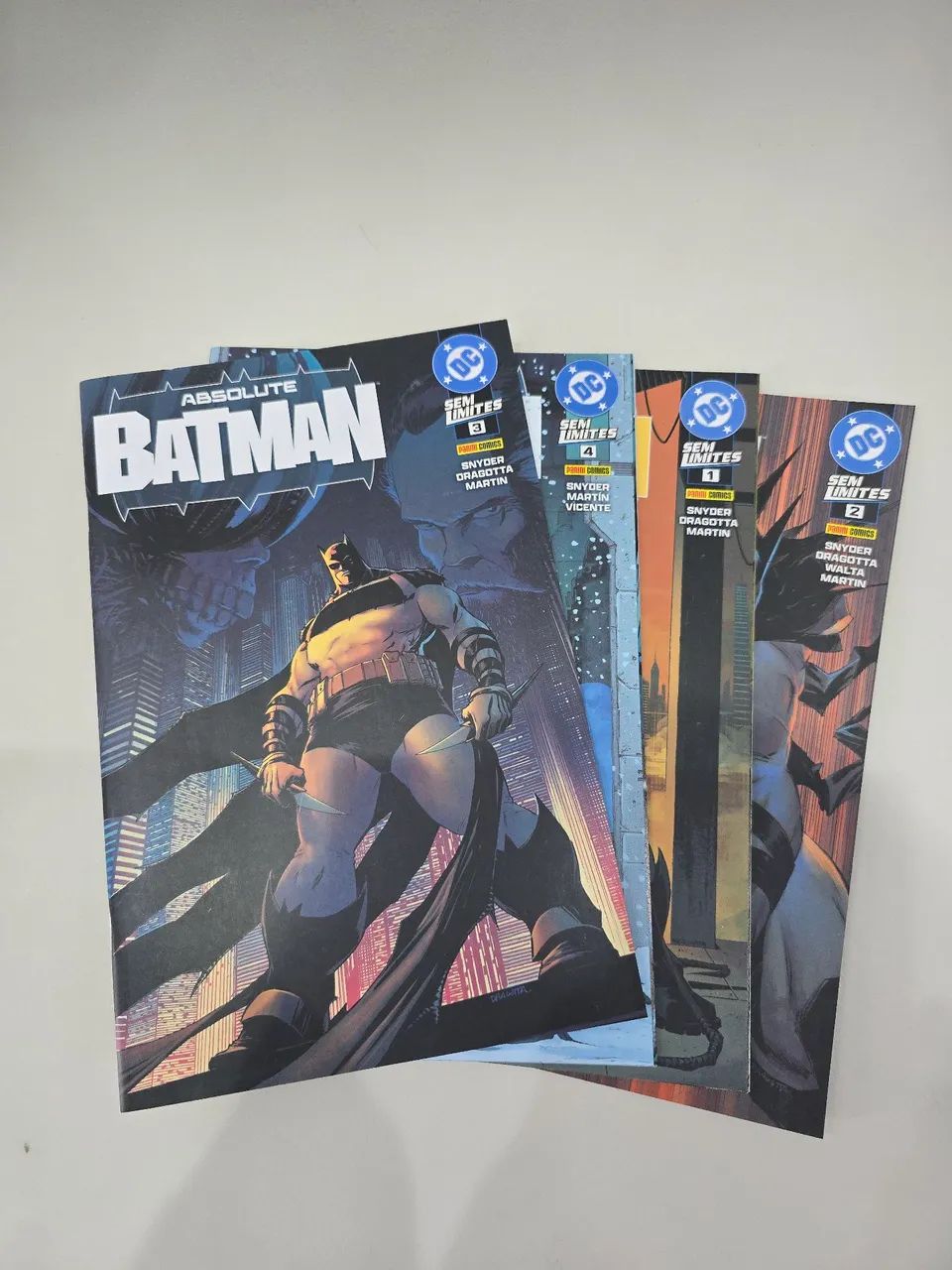 Batman Absolute volumes 1, 2, 3 e 4 - Foto 3