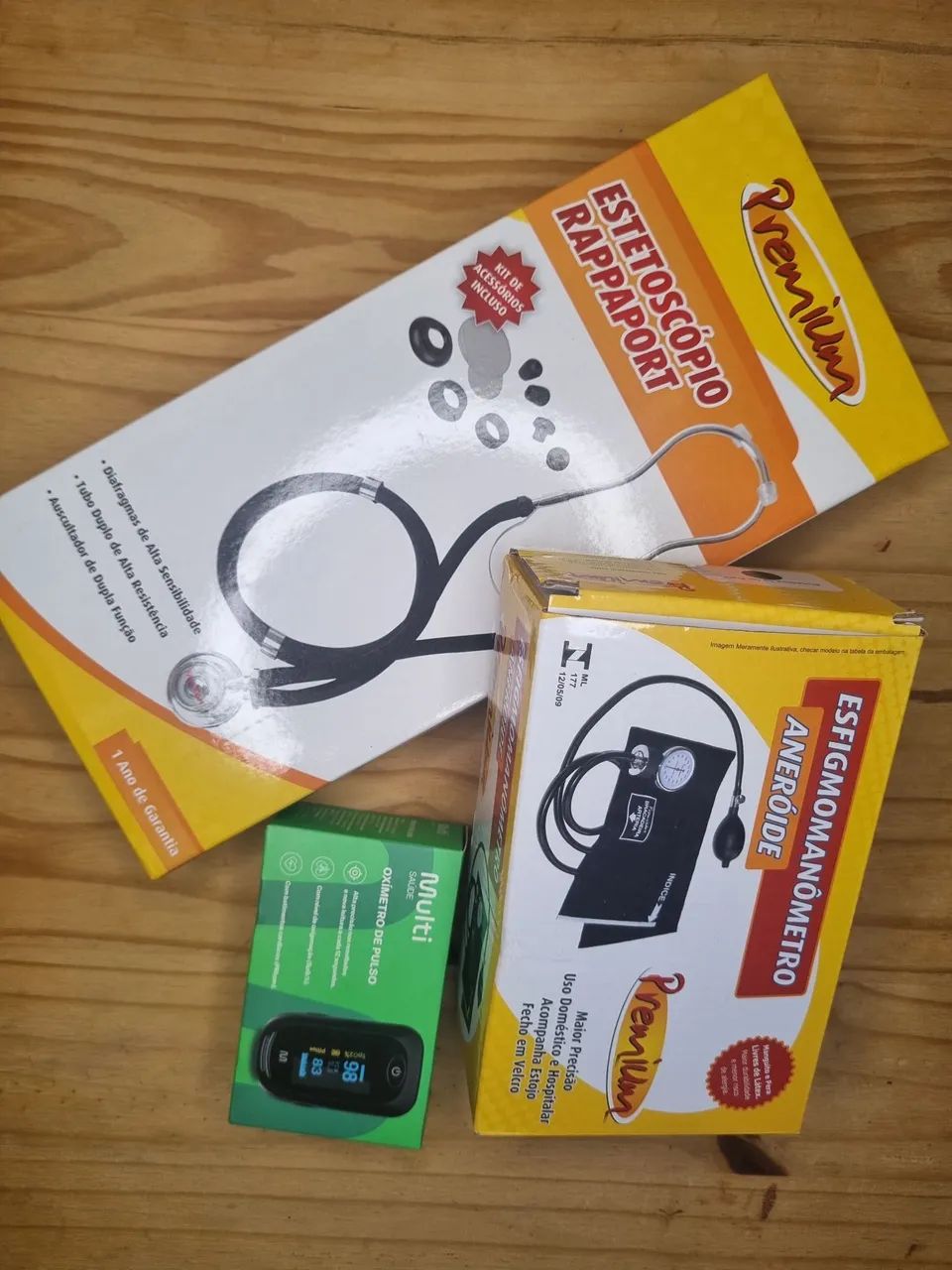 Estetoscópio, esfigmomanômetro Premium e oximetro Multi
