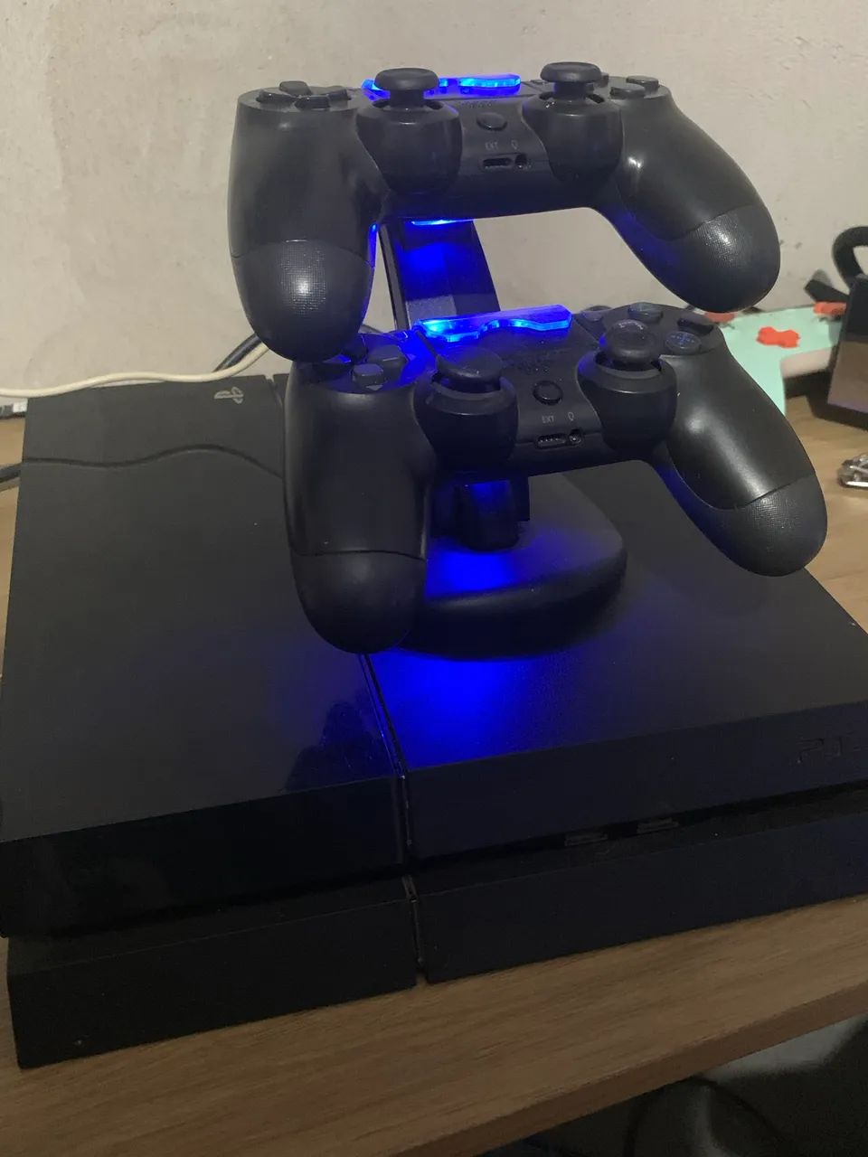 Ps4 FAT /2 controle e suporte com doc de carregamento 