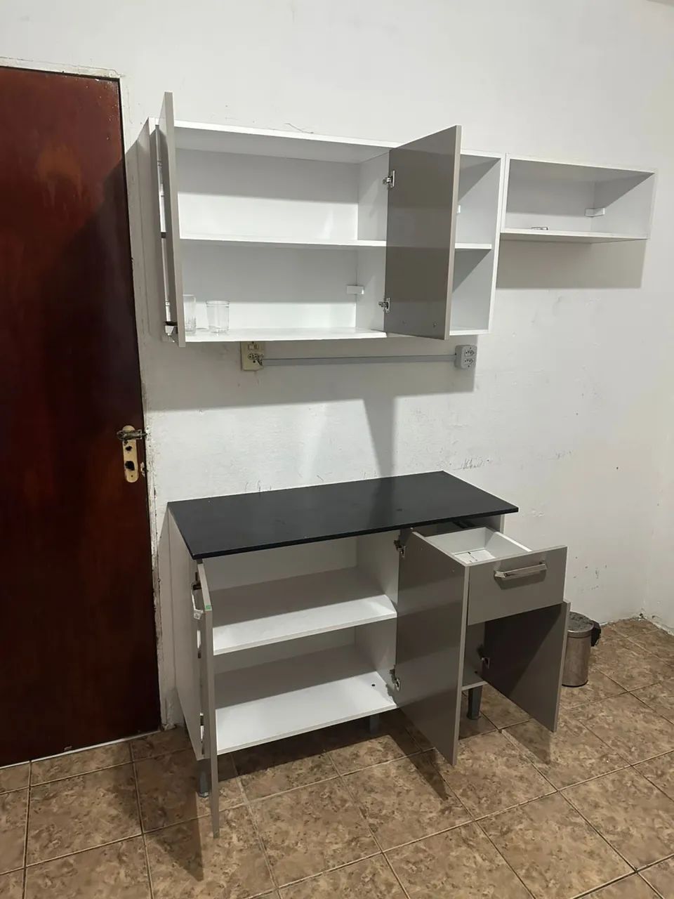 VENDO ARMÁRIO E SOFÁ  - Foto 3