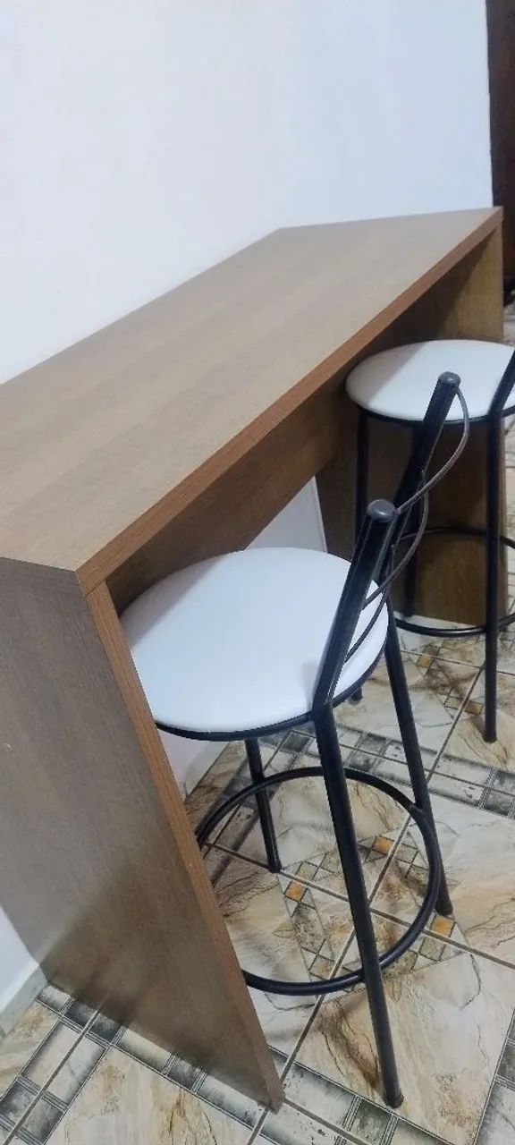 Bancada com 2 banquetas 