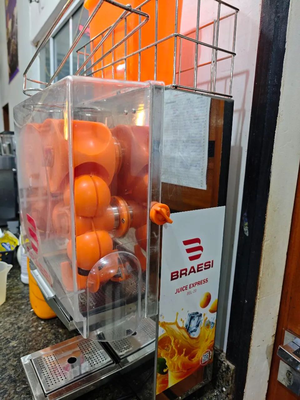 Vendo máquina de fazer suco usada três vezes 
