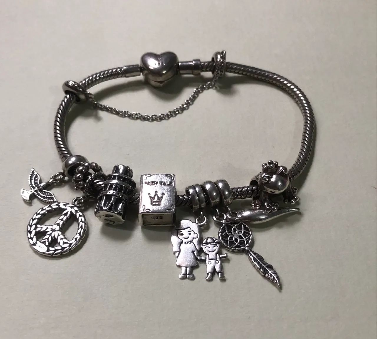 Pulseira vivara fecho coração 18cm com berloques  - Foto 3