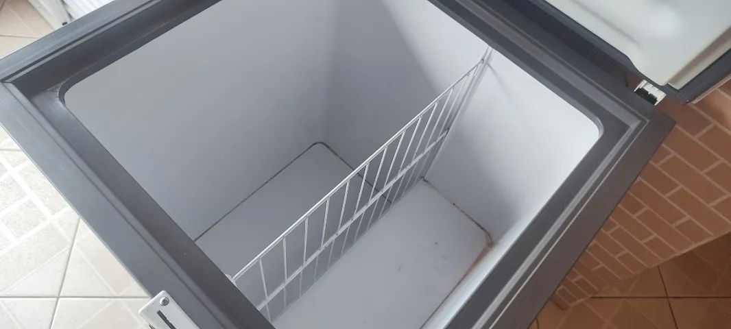 Freezer 220 LTS semi-novo Função freezer e geladeira  - Foto 2