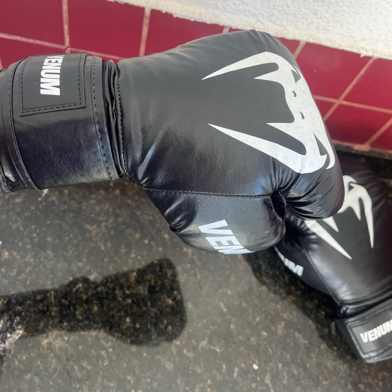 Luva Luta Boxe e Muay Thai Venum Original 14oz - Foto 3