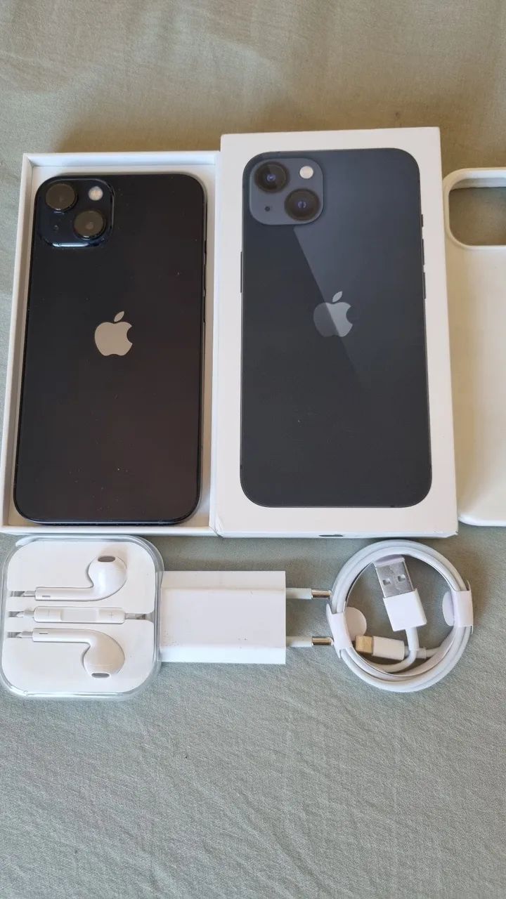 iPhone 13 128 GB na caixa com acessórios