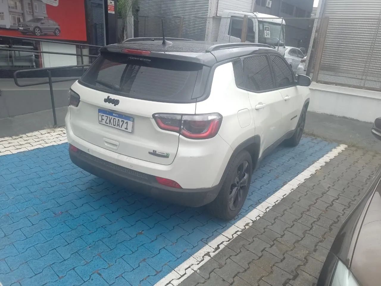 Jeep Compass Night Eagle 2.0 4X2 Flex 16V AUT 2018 - Foto 4