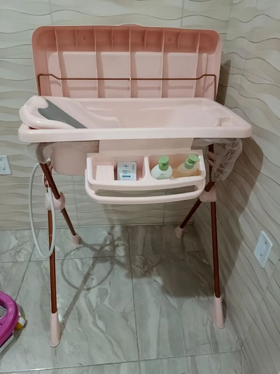 Banheira com trocador rosa