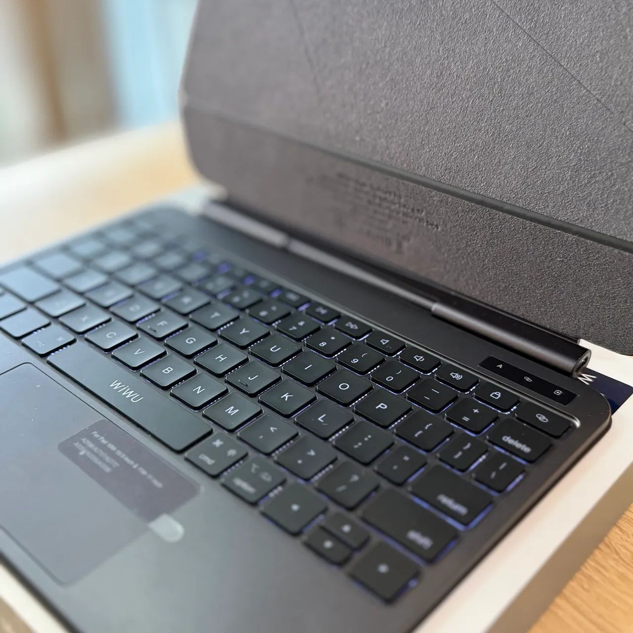 IPAD 11 CAPA MAGNÉTICA SLIM POR INDUÇÃO  - Foto 4