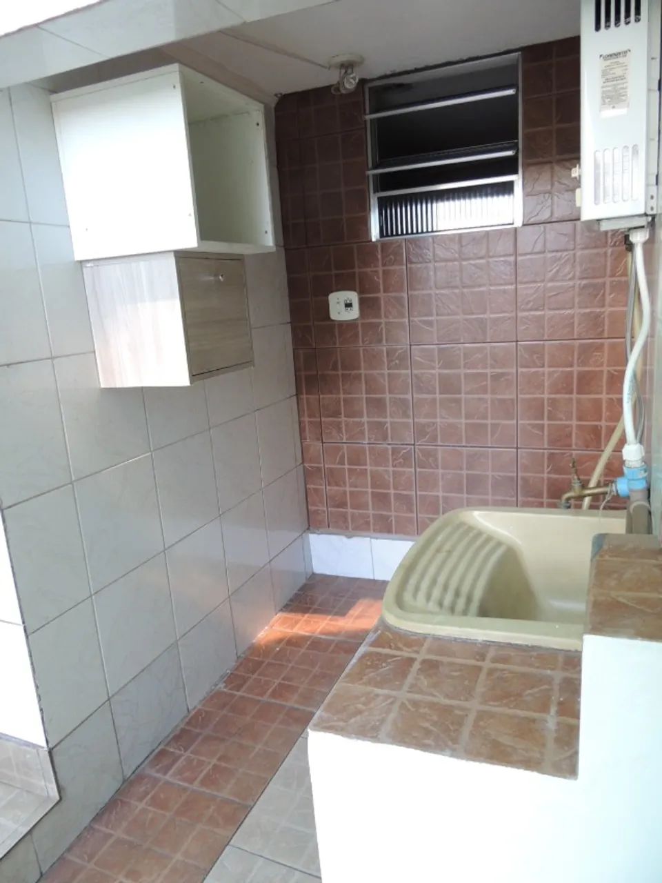 Aluga-se casa de fundo com quintal. - Foto 4