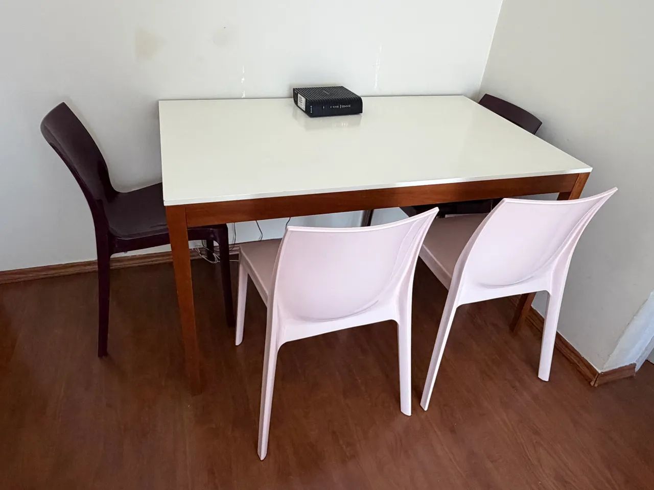 Mesa com 4 cadeiras Tok&Stok - Foto 2