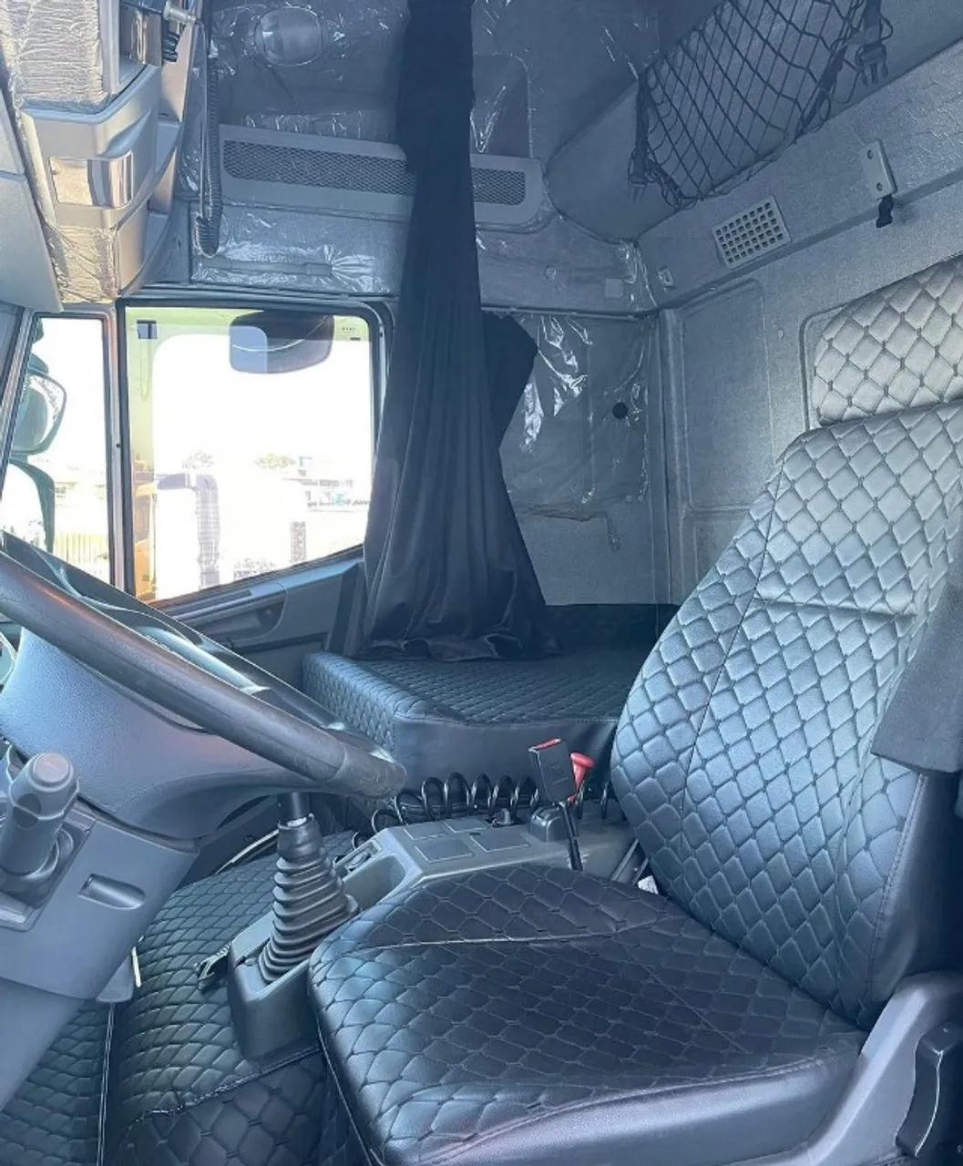 Iveco Tector 240E28 2016 6x2 Carroceria - Foto 8
