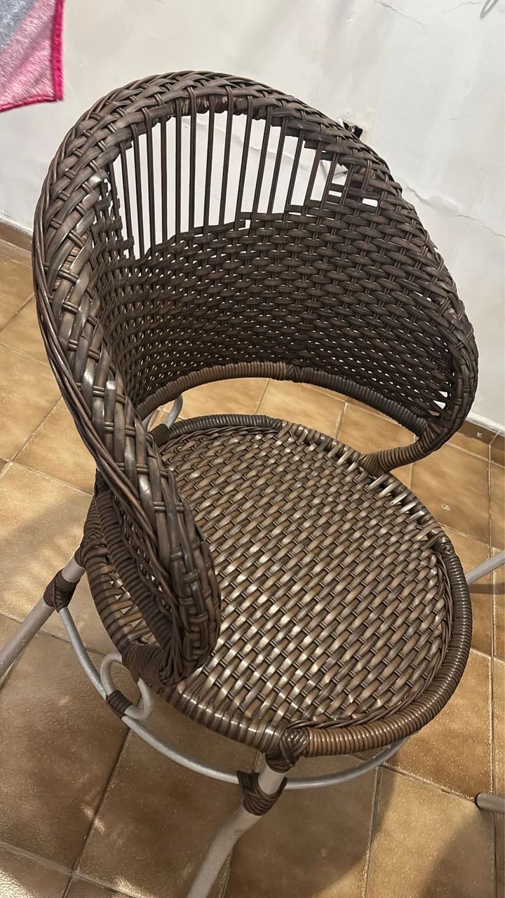 Jogo de mesa com 4 cadeiras - excelente estado - Foto 2