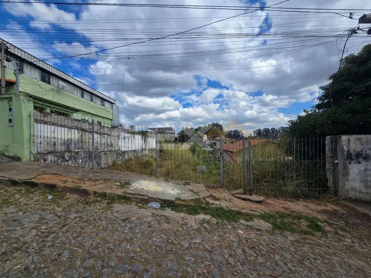 Lote à venda no bairro Interlagos com 360 m².