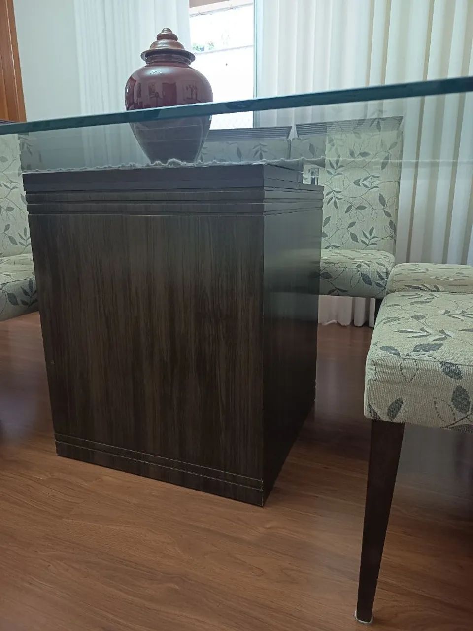 Mesa e 8 cadeiras
