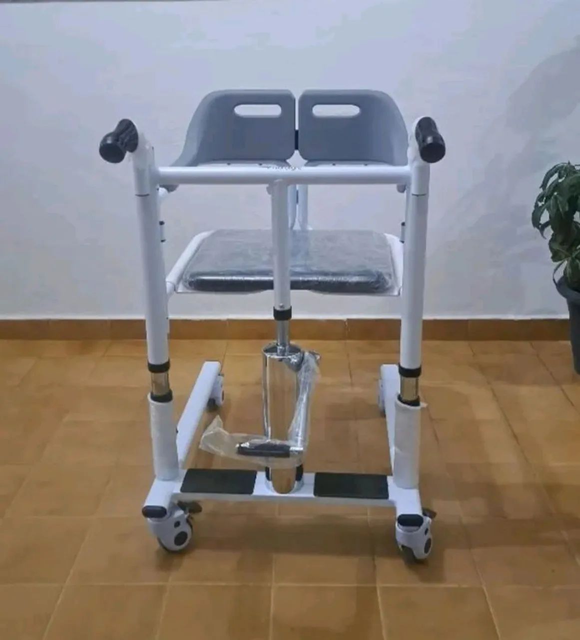 Cadeira de Transferência e Banho