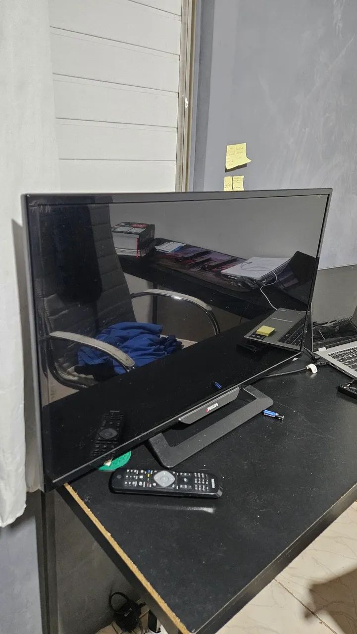 Smart TV Philips 32" LED - Excelente Estado
