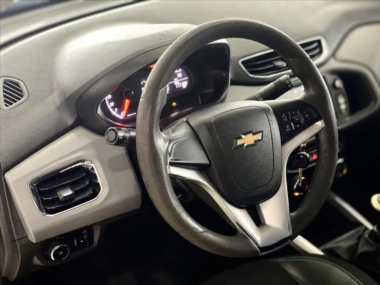 Chevrolet Onix Hatch LT 1.4 8V Flex Mec. 4P 2019 - Foto 4