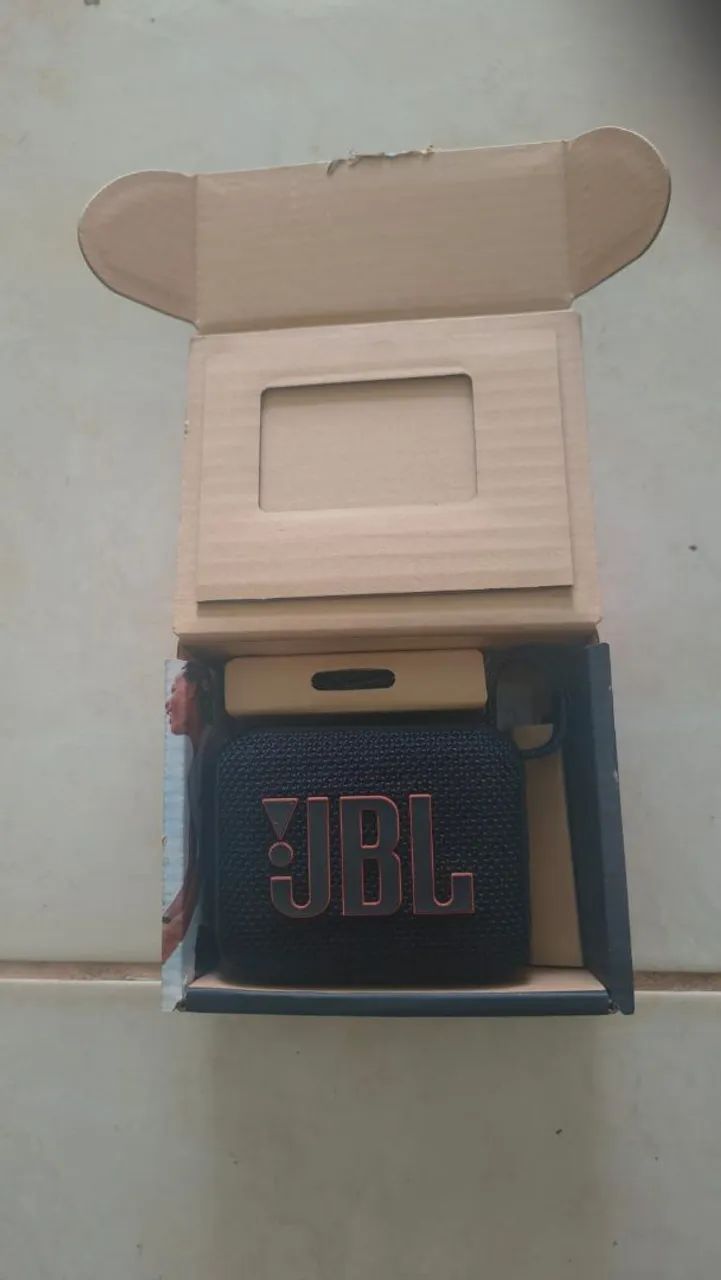 Caixa jbl go 4