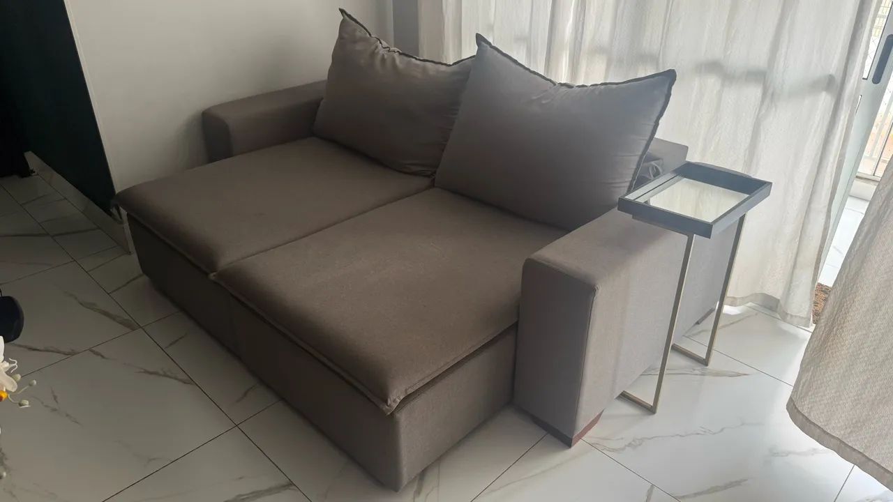 Sofá Linho Retrátil e Reclinável 2,10m + Mesinha lateral e 4 Almofadas - Foto 4