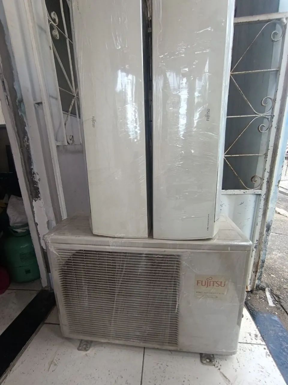 Vendo bi split semi novo  9000 btus