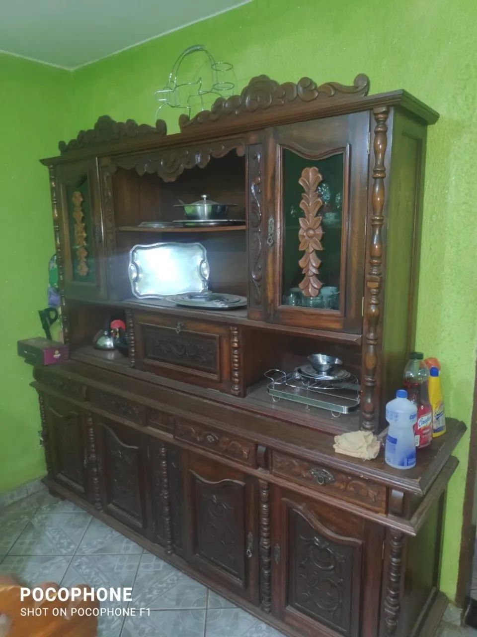 Mesa com 6 cadeiras e armário. - Foto 2