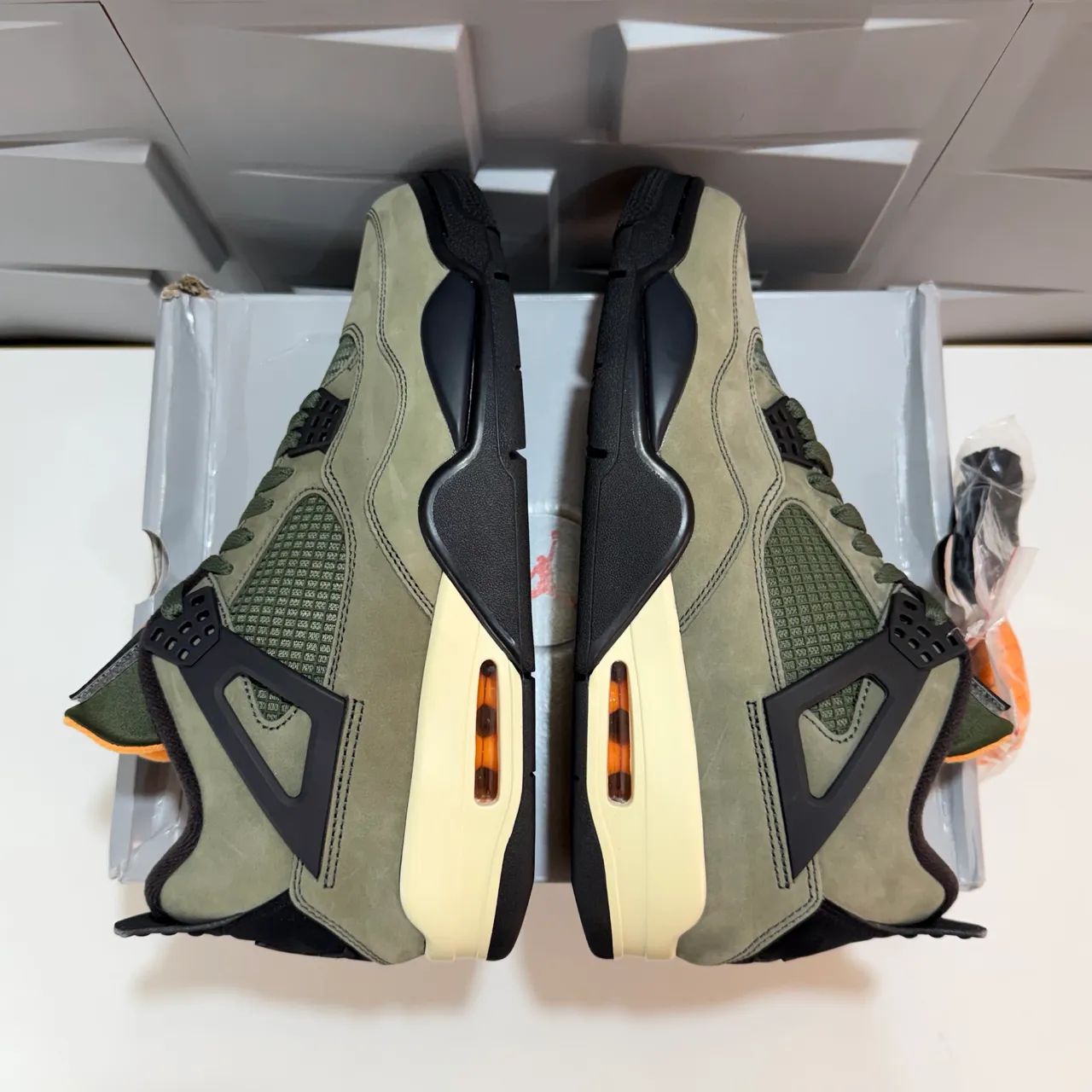 Air Jordan 4 Retro × Undefeated 43 - Foto 3