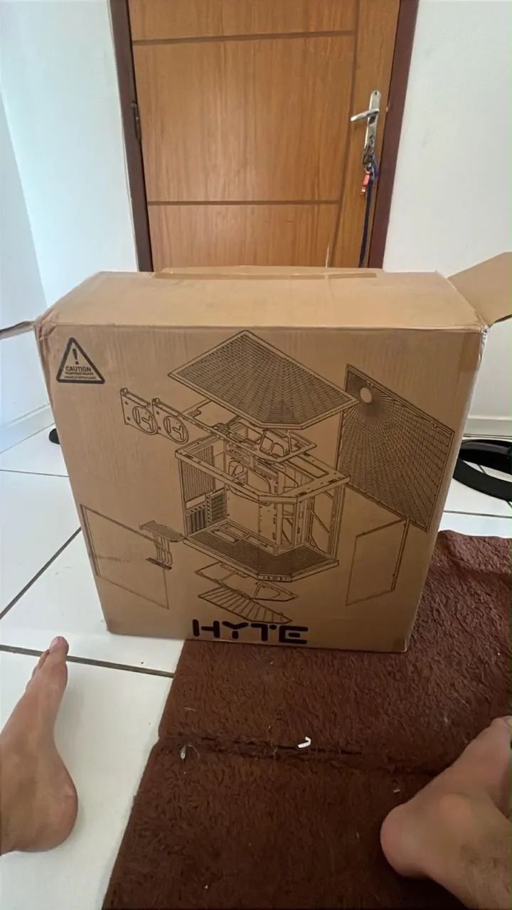 Gabinete Hyte Y70