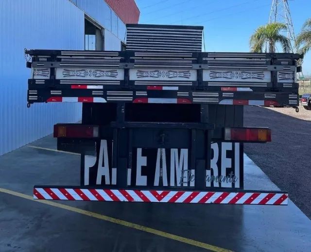 Iveco Tector 240E28 2016 6x2 Carroceria - Foto 4