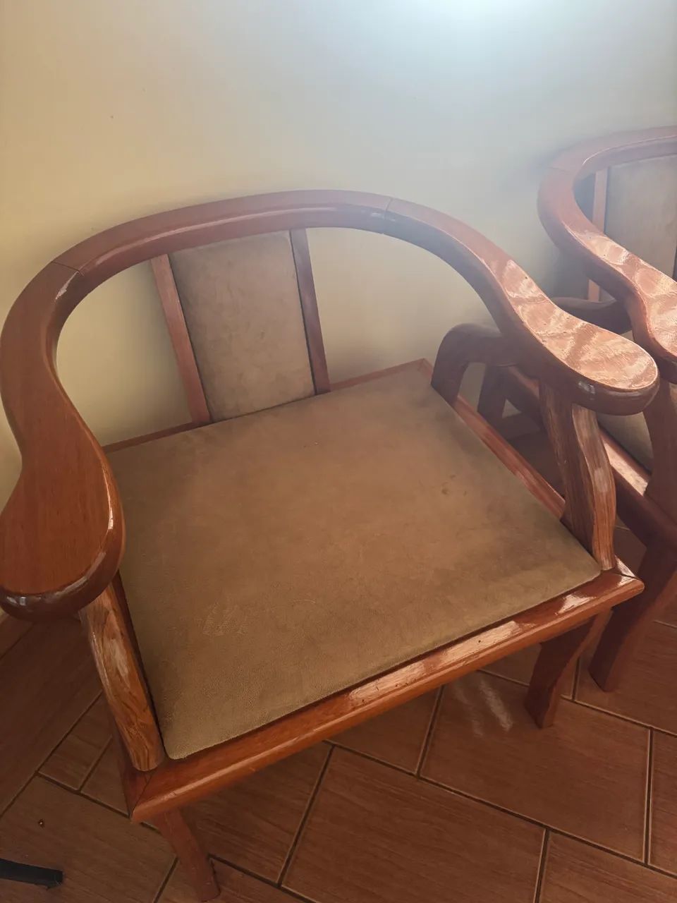 Conjunto de Sala em Madeira Maciça - 2 Poltronas + Mesa de Centro - Foto 3