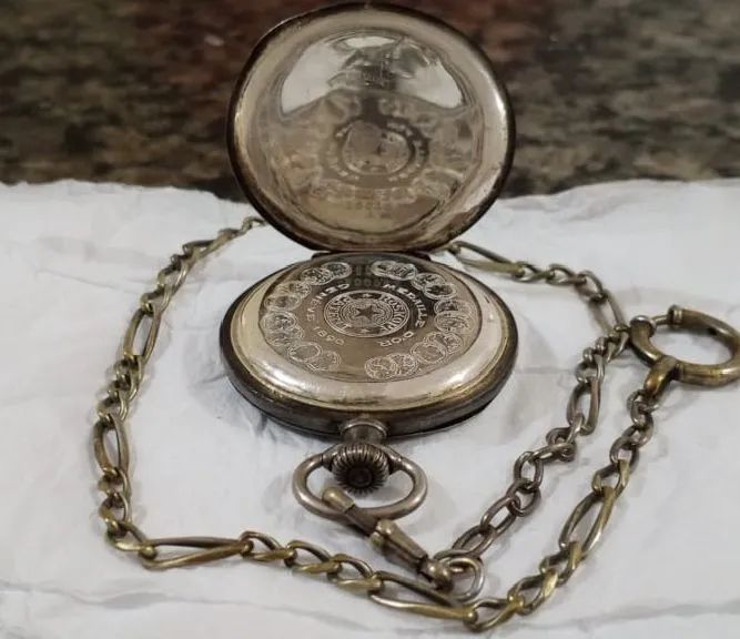 Vendo dois lindos relógios de bolso , mecânico , funcionado perfeitamente os dois!  - Foto 5