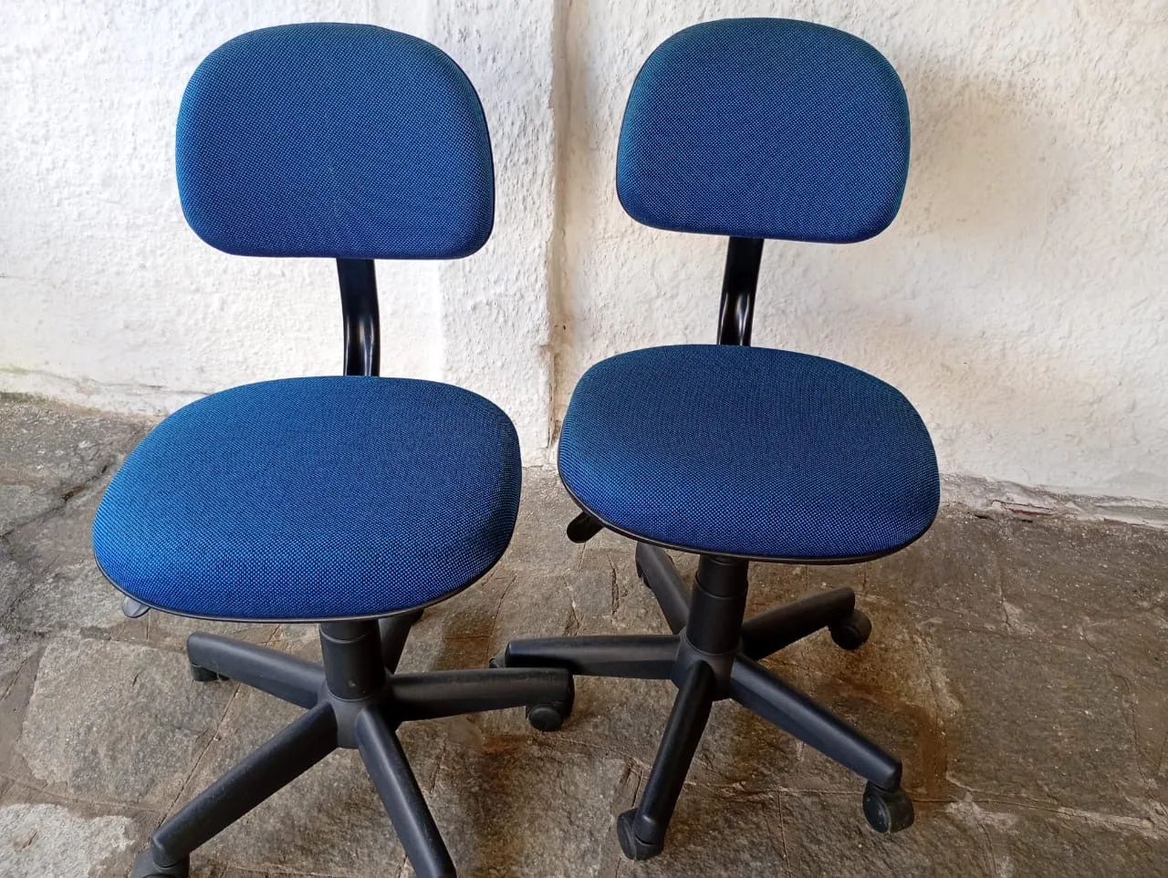 2 Cadeiras escritório  valor negociável  - Foto 2
