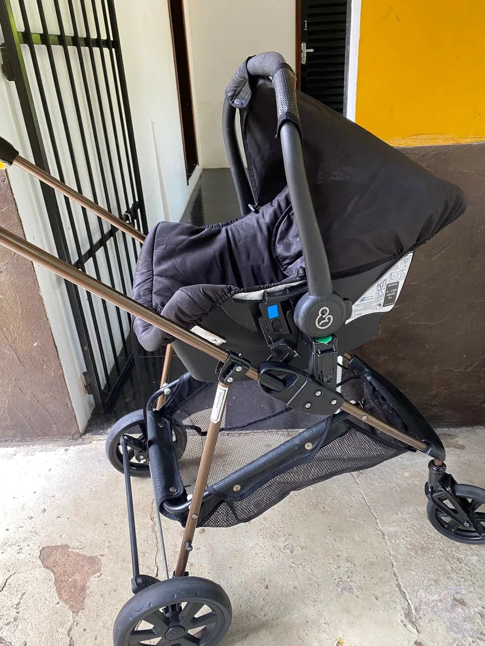 Carrinho de bebê Galzerano 3 em 1 com bebê conforto - Foto 4