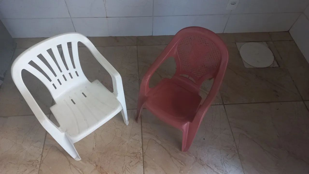 Cadeira infantil de plástico 