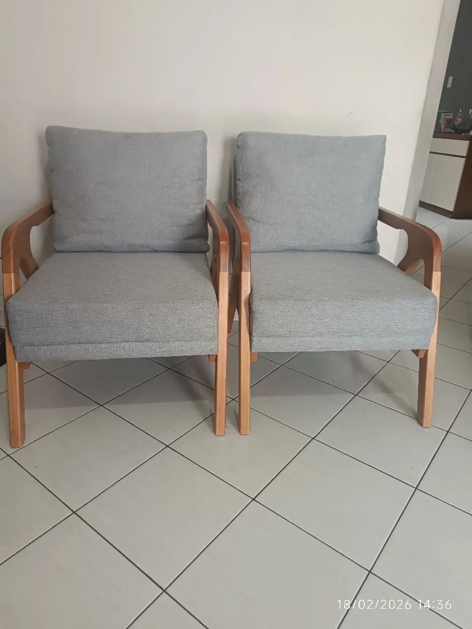 Vendo 2 Poltronas estofado em linho 