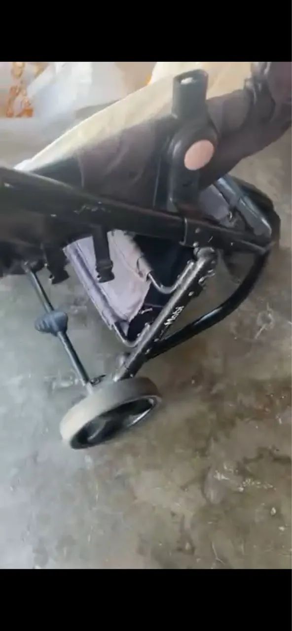 Vendo carrinhos em ótimo estados - Foto 2