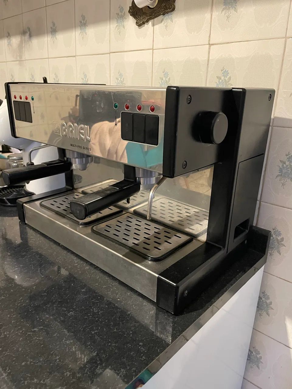 Cafeteira Profissional Briel 2 Grupos 220V - R$ 1.700 - Foto 4