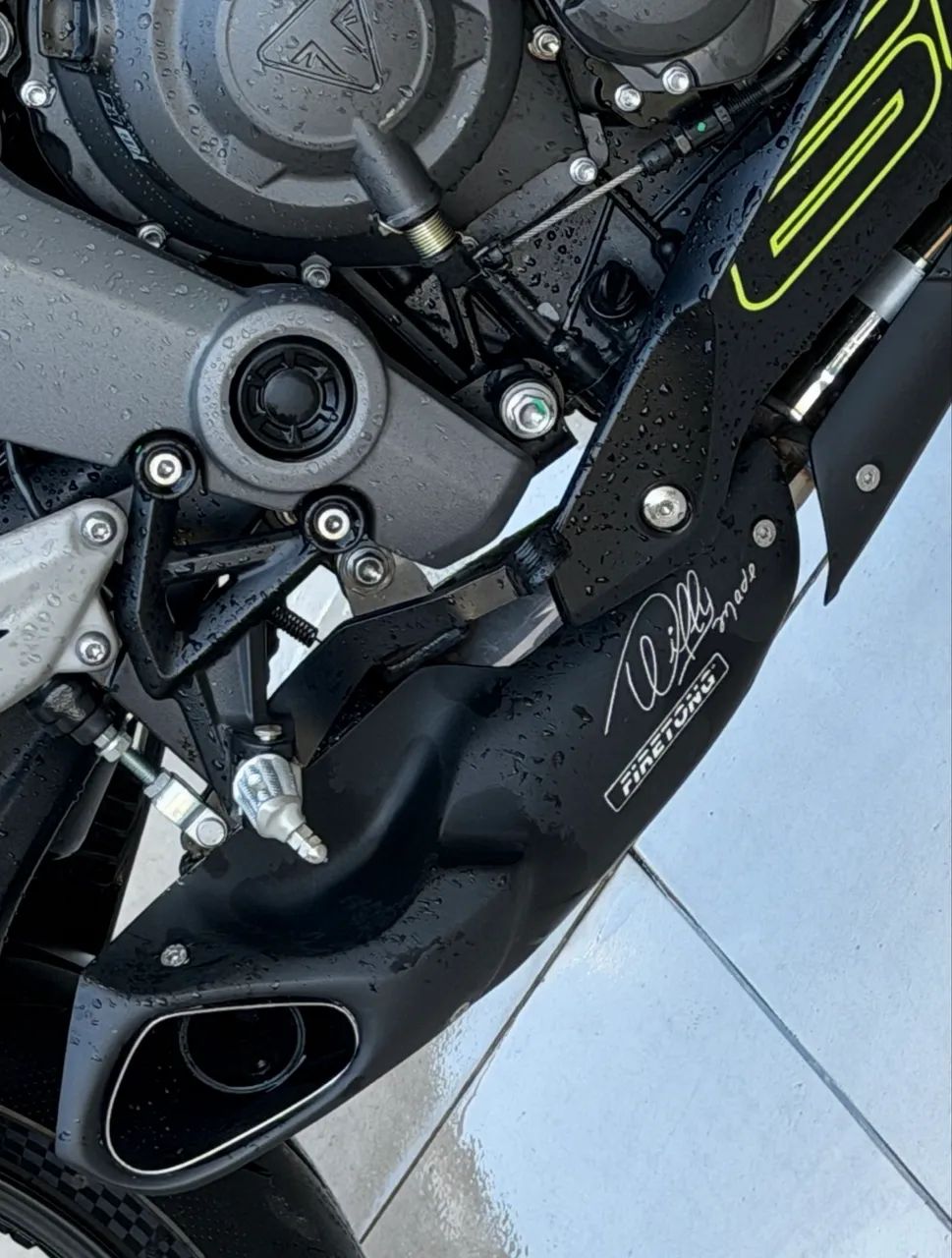 Vendo/troco Triumph Daytona 660 2025 IMPECÁVEL  - Foto 2