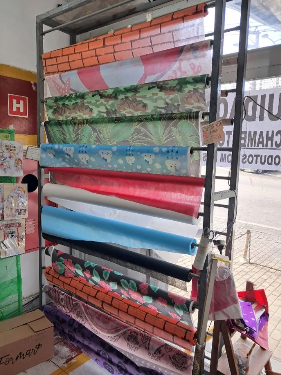Expositor de rolos tecido, papel, fantasias