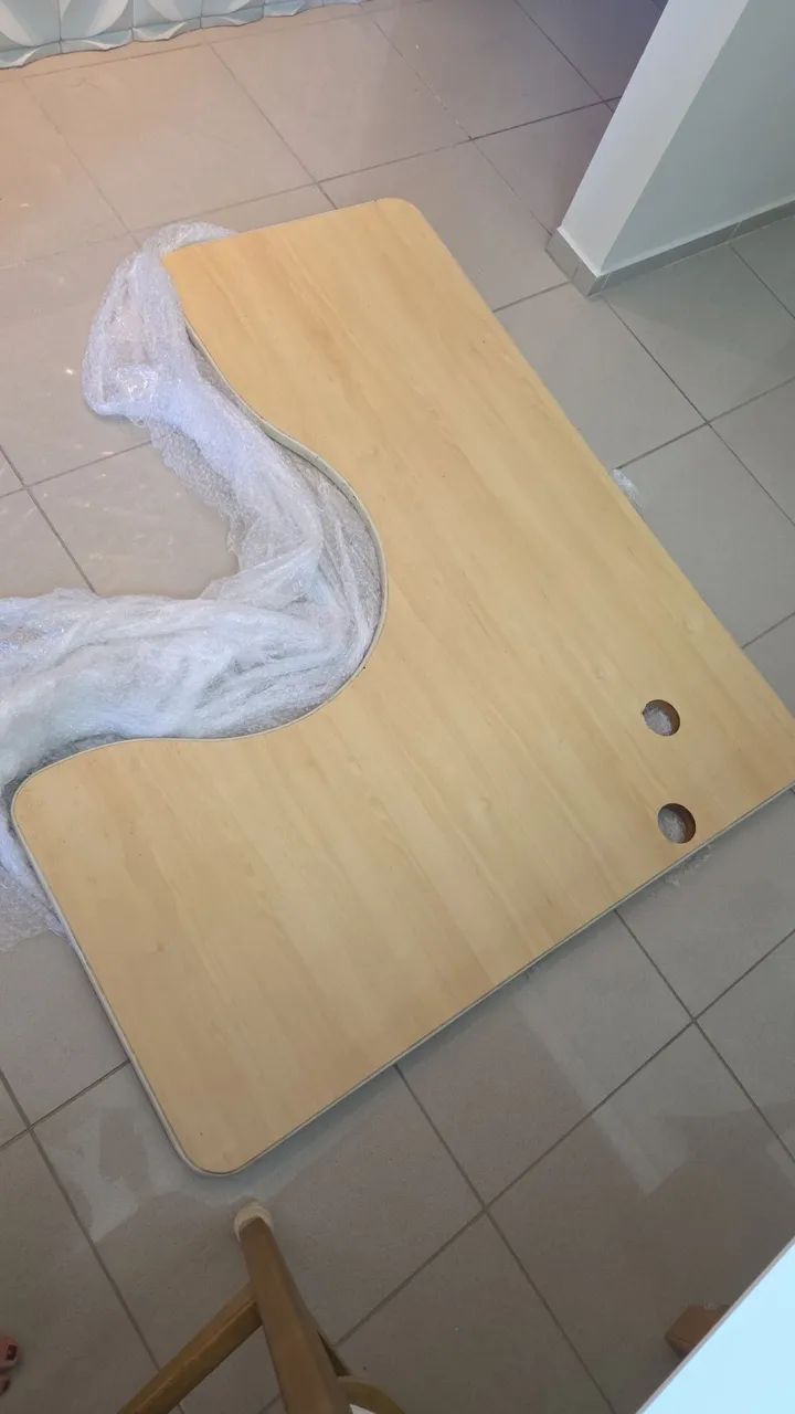 Mesa de escritorio em L (suspensa) - Foto 2