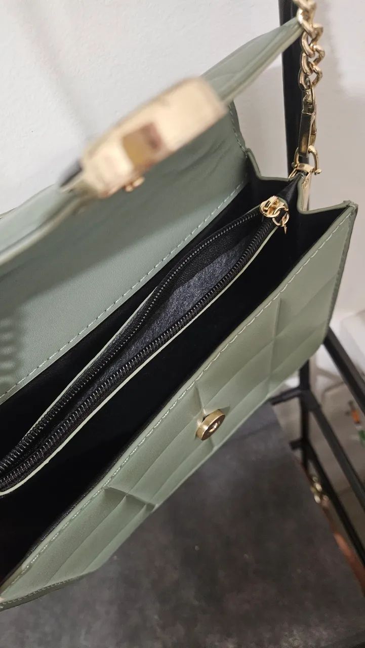 bolsa transversal matelassê verde - Foto 3