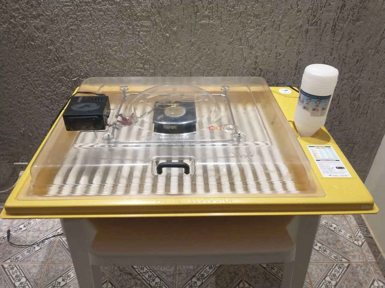 Chocadeira Premium Ecológica Hobby 130 ovos