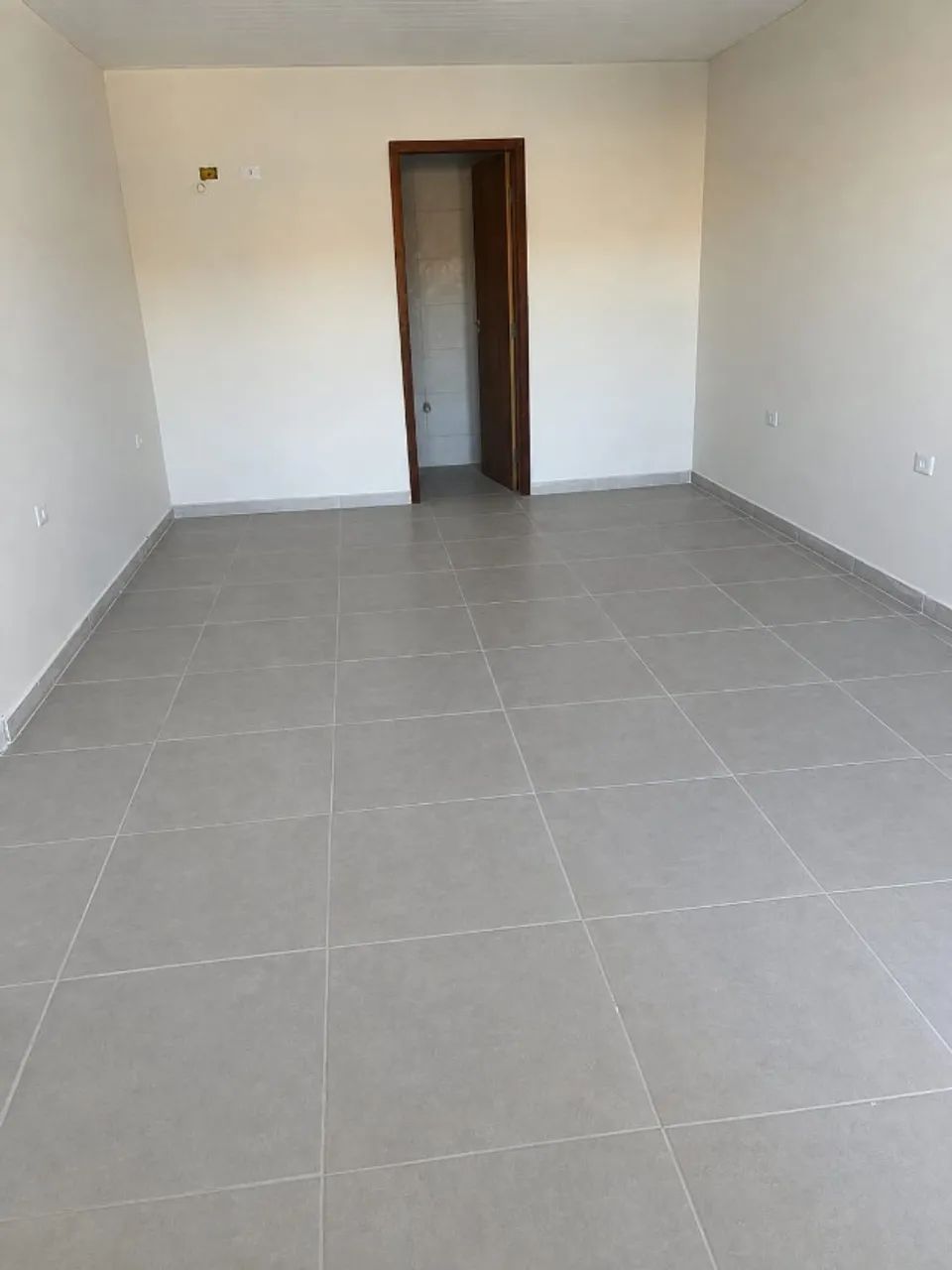 ALUGA-SE STUDIO COMERCIAL 