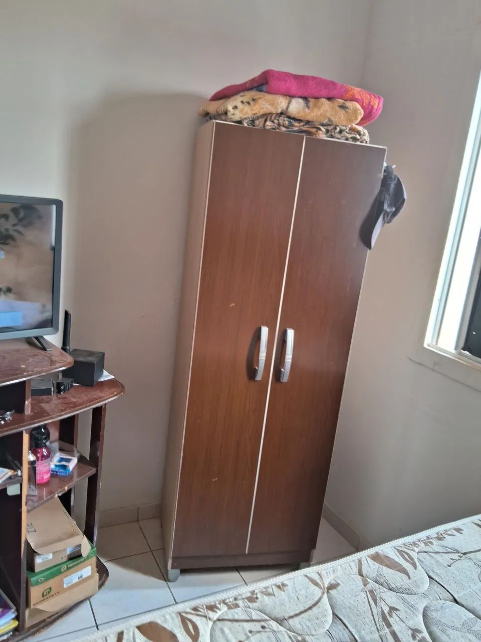 Vendo cama,guarda roupa ,mesa tudo - Foto 3